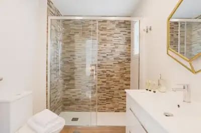 7 bedroom Semi-detached Villa for sale in Benalmadena with pool garage - € 610,000 (Ref: 10161779)