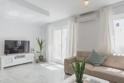 7 bedroom Semi-detached Villa for sale in Benalmadena with pool garage - € 610,000 (Ref: 10161779)