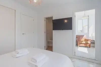 7 bedroom Semi-detached Villa for sale in Benalmadena with pool garage - € 610,000 (Ref: 10161779)