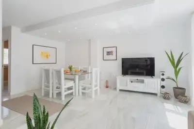 7 bedroom Semi-detached Villa for sale in Benalmadena with pool garage - € 610,000 (Ref: 10161779)