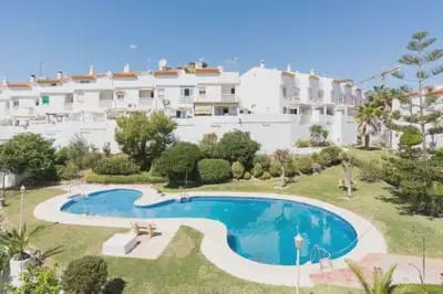 7 bedroom Semi-detached Villa for sale in Benalmadena with pool garage - € 610,000 (Ref: 10161779)