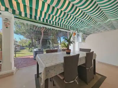 3 soveværelse Rækkehus til salg i Marbella med swimmingpool garage - € 595.000 (Ref: 10180610)