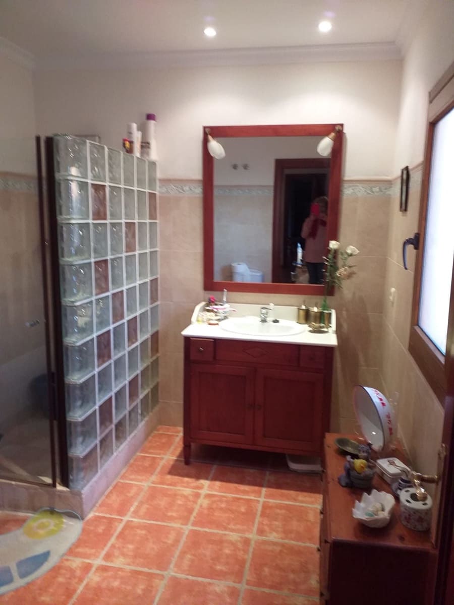 4 makuuhuone Huvila myytävänä paikassa Marbella mukana uima-altaan 
autotalli - 1 600 000 € (Ref: 6400537)