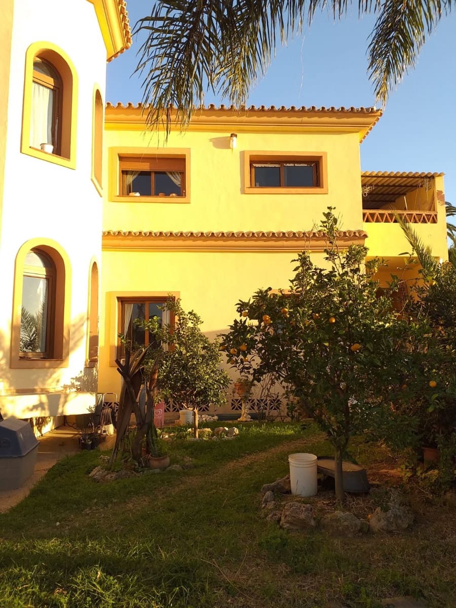 4 makuuhuone Huvila myytävänä paikassa Marbella mukana uima-altaan 
autotalli - 1 600 000 € (Ref: 6400537)