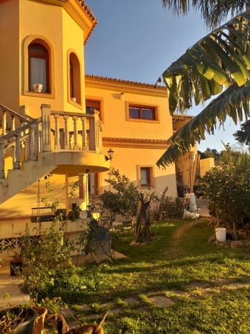 Chalet de 4 habitaciones en El Rosario, Marbella en venta con piscina garaje - 1.600.000 € (Ref: 6400537)