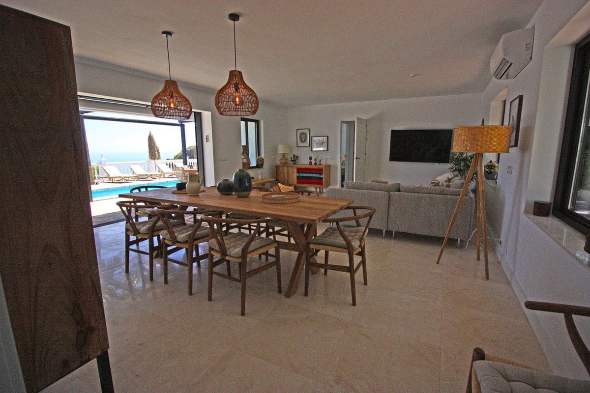 4 sypialnia Willa na sprzedaż w Benalmadena z basenem garażem - 1 600 000 € (Ref: 9274742)