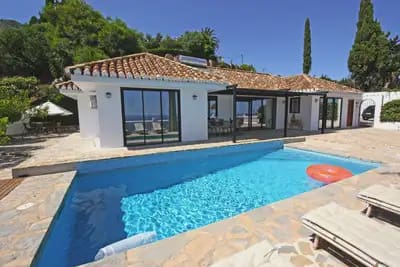 4 bedroom Villa for sale in Benalmadena with pool garage - € 1,600,000 (Ref: 9274742)