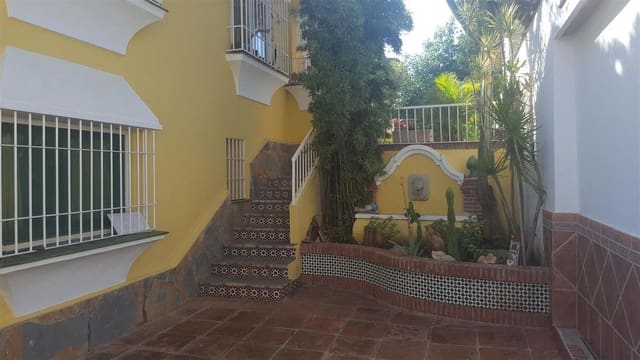 Chalet de 6 habitaciones en Centro, Mijas en venta con piscina garaje - 850.000 € (Ref: 9274744)