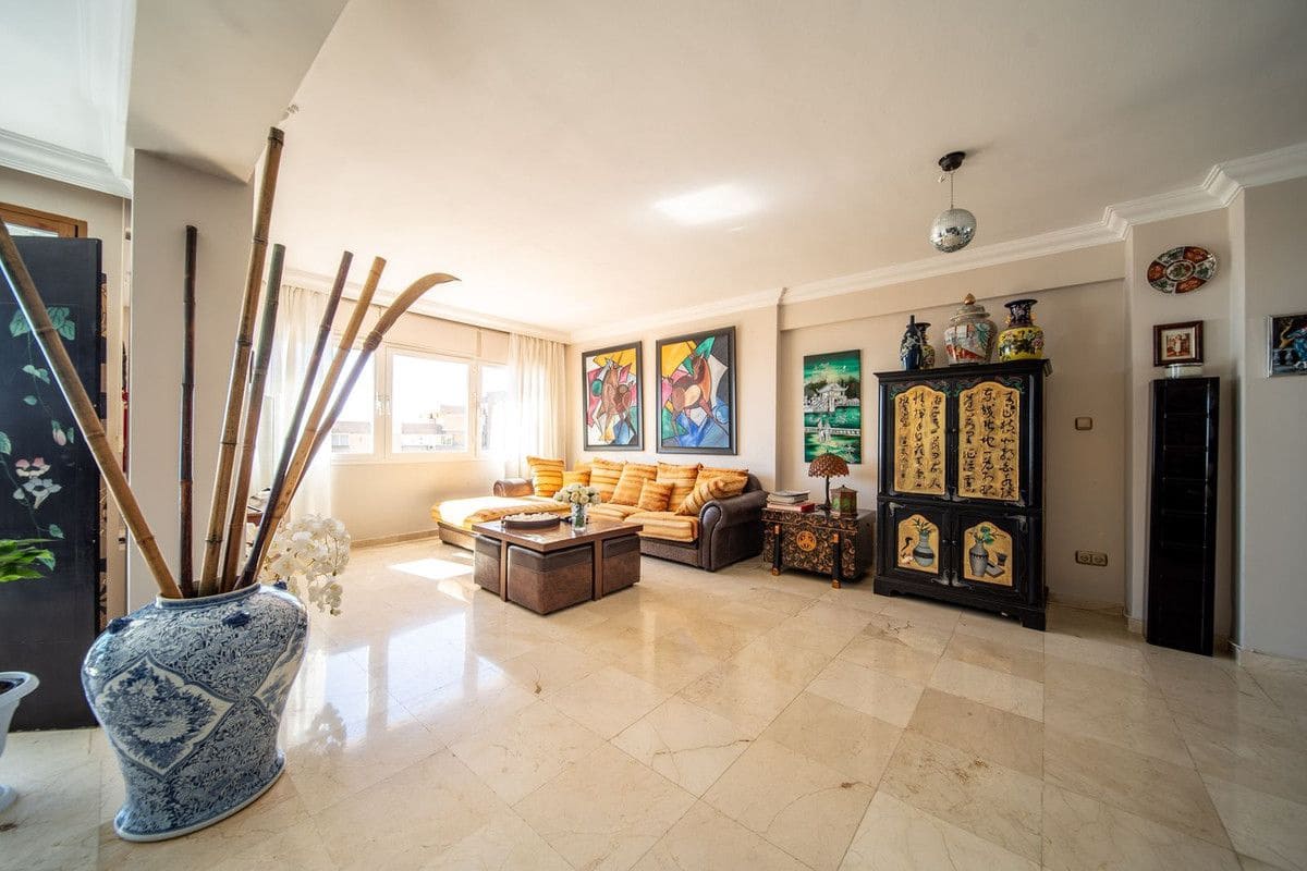 3 slaapkamer Penthouse te koop in Fuengirola met zwembad garage - € 689.000 (Ref: 9274745)