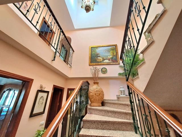 6 soverom Villa til salgs i Centro, Mijas med svømmebasseng garasje - € 765 000 (Ref: 9274749)