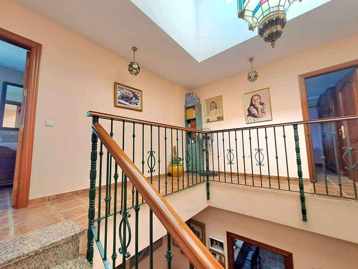 6 bedroom Villa for sale in Mijas with pool garage - € 765,000 (Ref: 9274749)