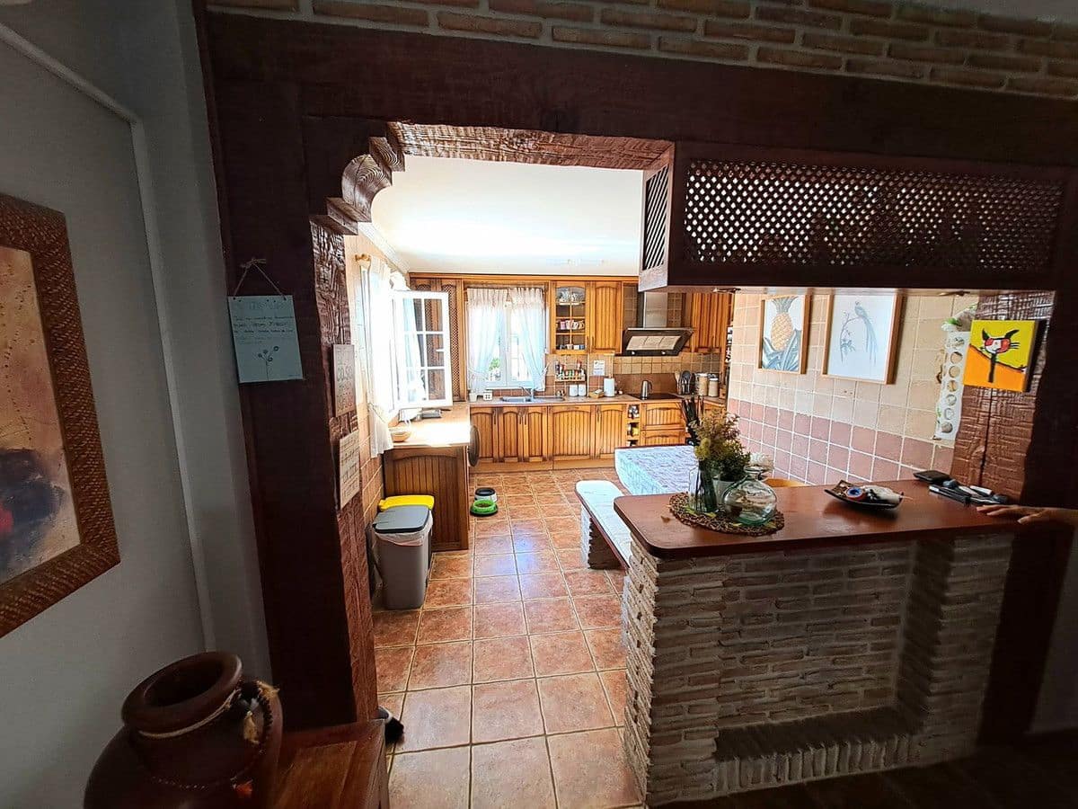 6 bedroom Villa for sale in Mijas with pool garage - € 765,000 (Ref: 9274749)