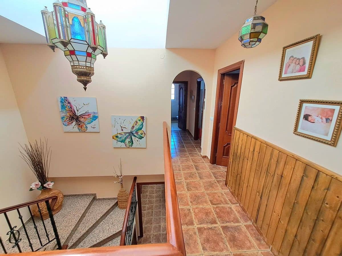 6 bedroom Villa for sale in Mijas with pool garage - € 765,000 (Ref: 9274749)