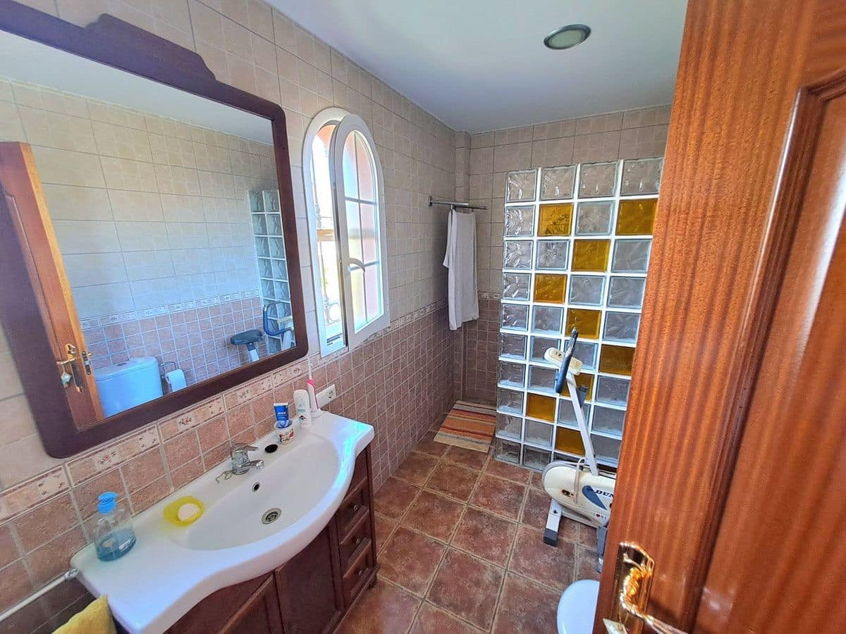 6 bedroom Villa for sale in Mijas with pool garage - € 765,000 (Ref: 9274749)