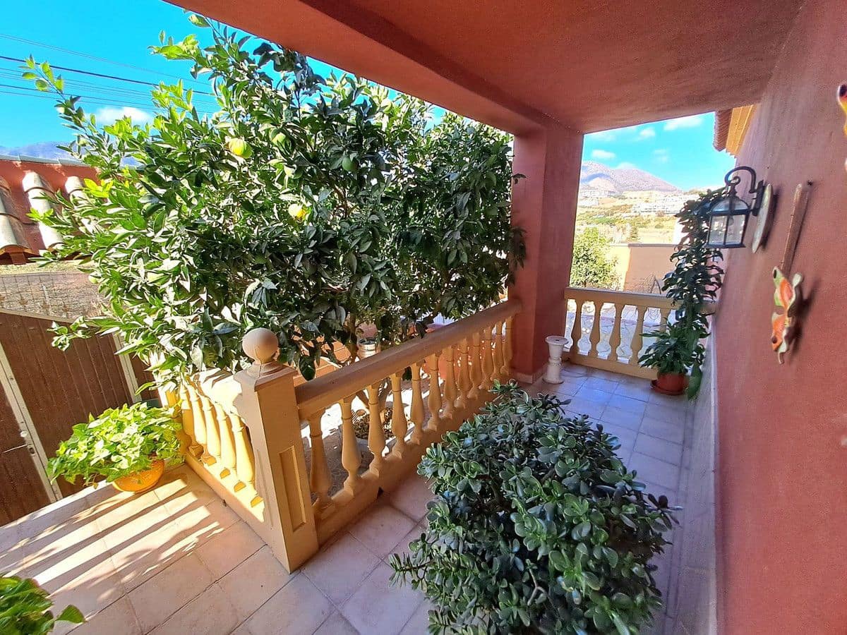 6 bedroom Villa for sale in Mijas with pool garage - € 765,000 (Ref: 9274749)