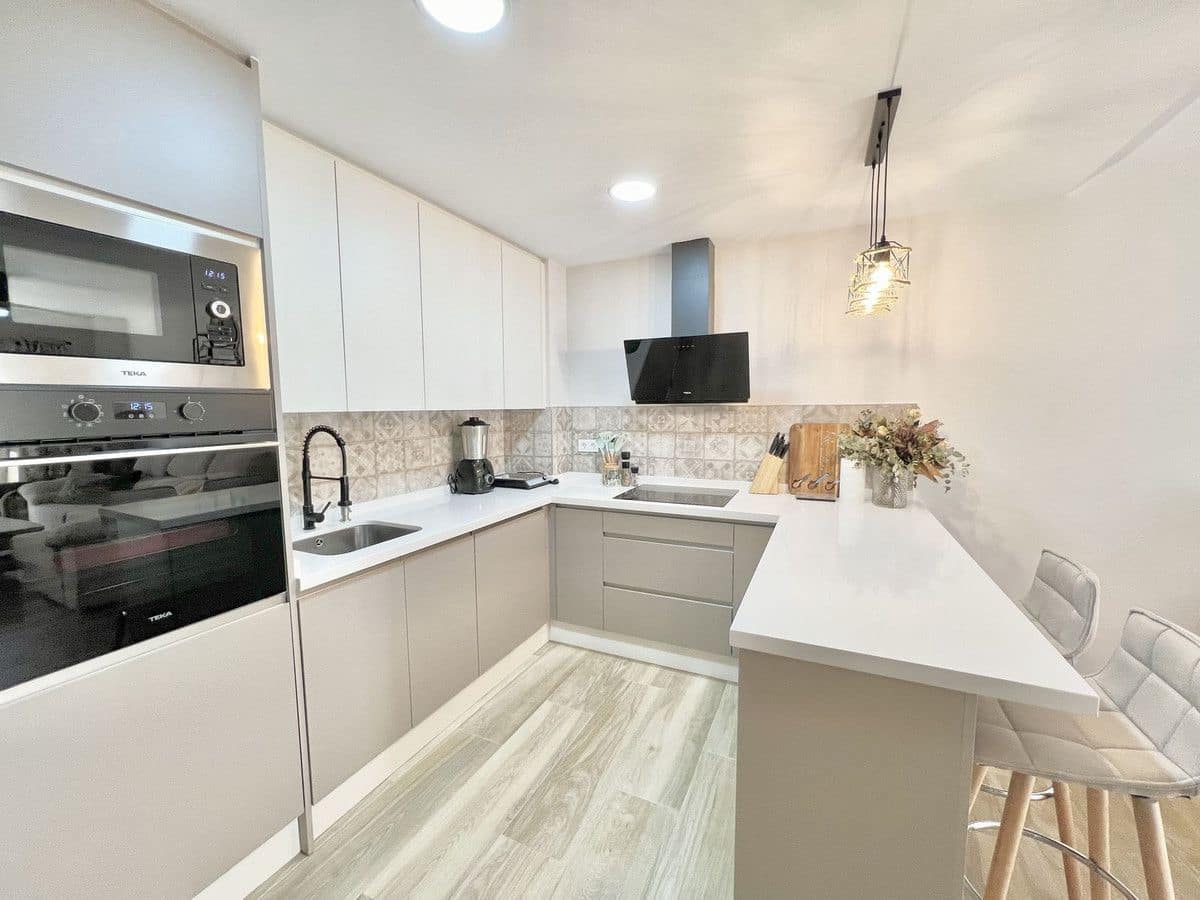 2 soveværelse Lejlighed til salg i Fuengirola med garage - € 530.000 (Ref: 9274753)