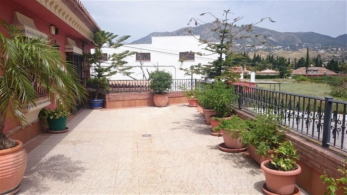 3 soveværelse Villa til salg i Mijas med swimmingpool garage - € 975.000 (Ref: 9274756)