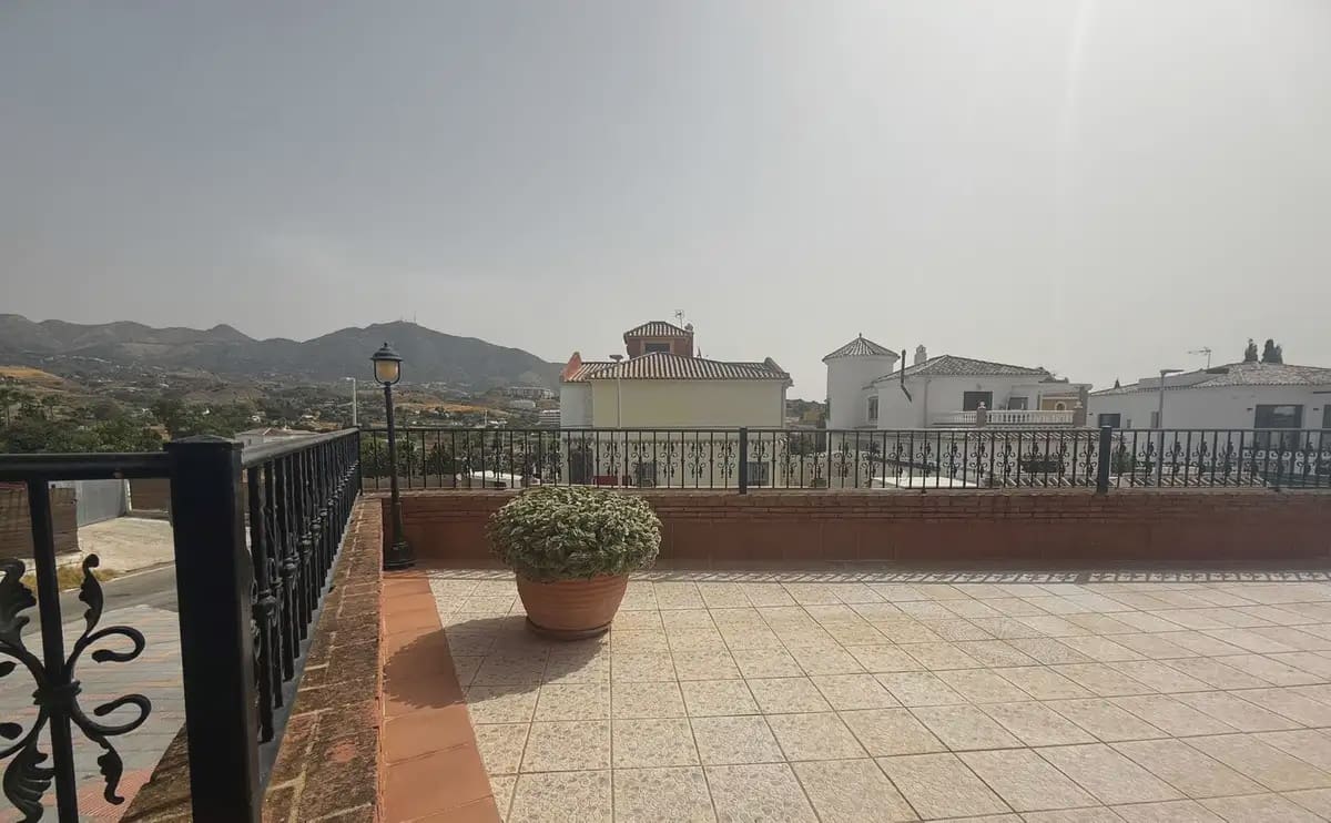 Chalet de 3 habitaciones en Mijas en venta con piscina garaje - 899.000 € (Ref: 9274756)