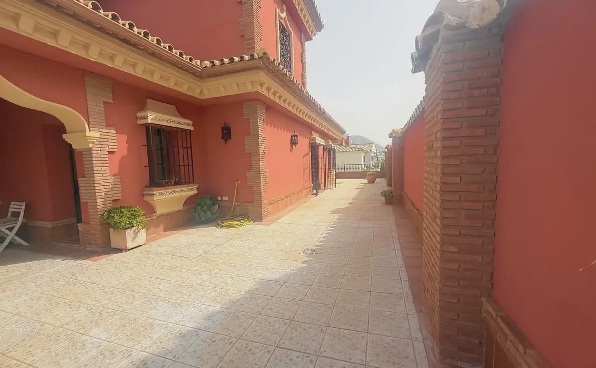 Chalet de 3 habitaciones en Mijas en venta con piscina garaje - 899.000 € (Ref: 9274756)