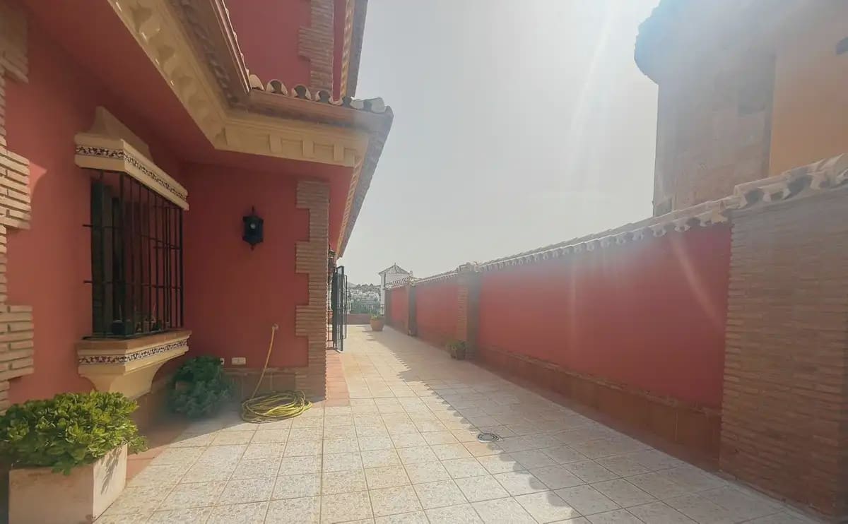 Chalet de 3 habitaciones en Mijas en venta con piscina garaje - 899.000 € (Ref: 9274756)