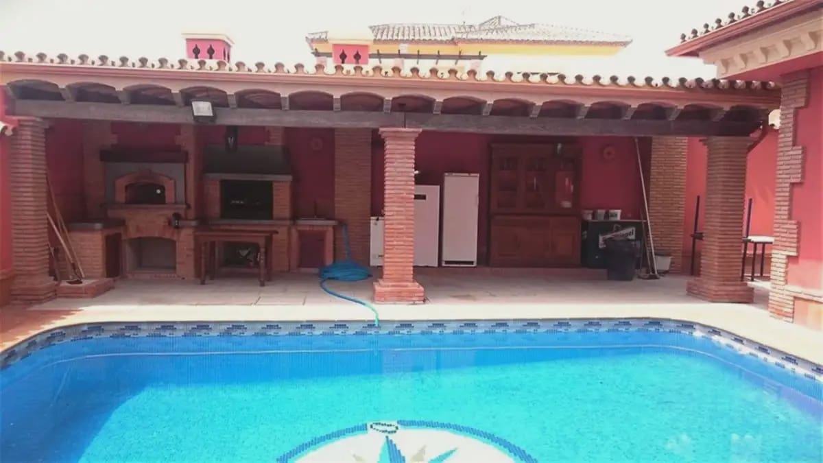 Chalet de 3 habitaciones en Mijas en venta con piscina garaje - 899.000 € (Ref: 9274756)
