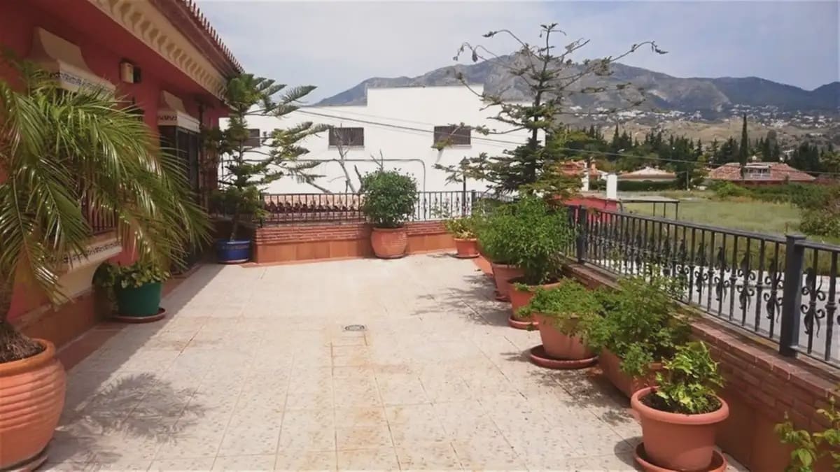 Chalet de 3 habitaciones en Mijas en venta con piscina garaje - 899.000 € (Ref: 9274756)