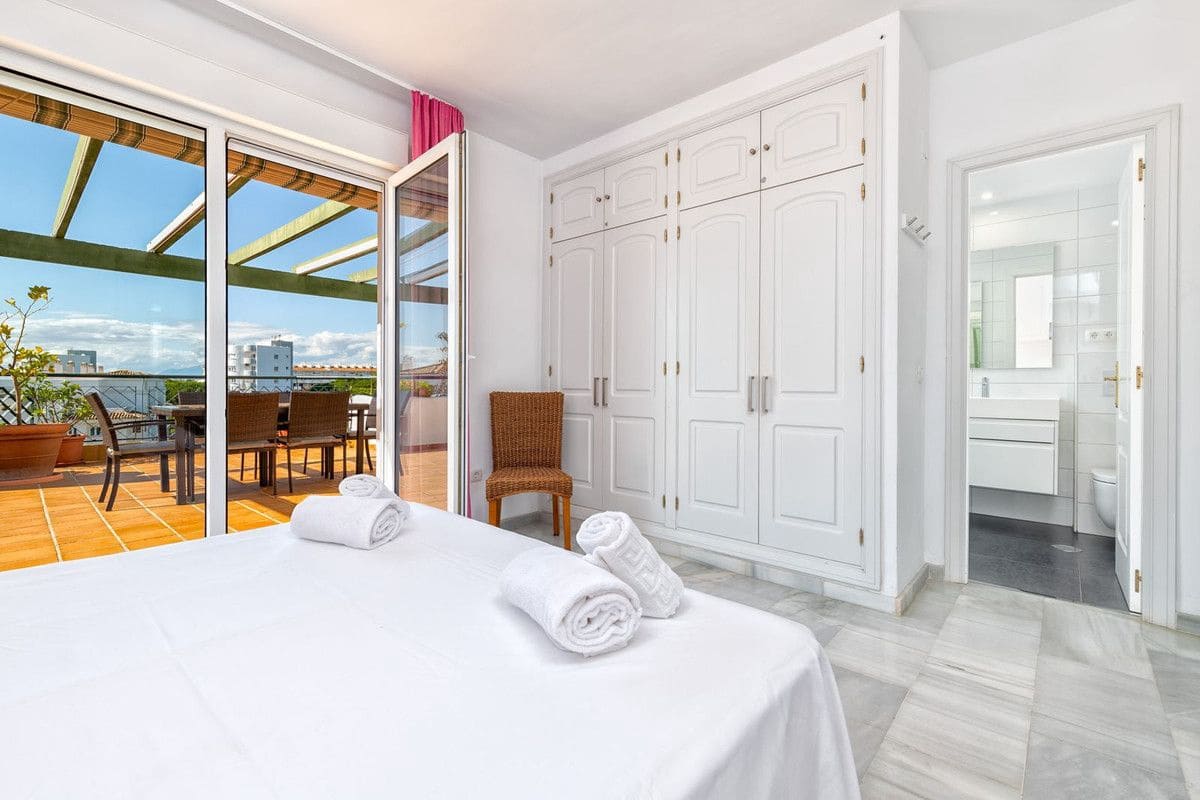 2 makuuhuone Kattohuoneisto myytävänä paikassa Mijas mukana uima-altaan 
autotalli - 989 000 € (Ref: 9274767)