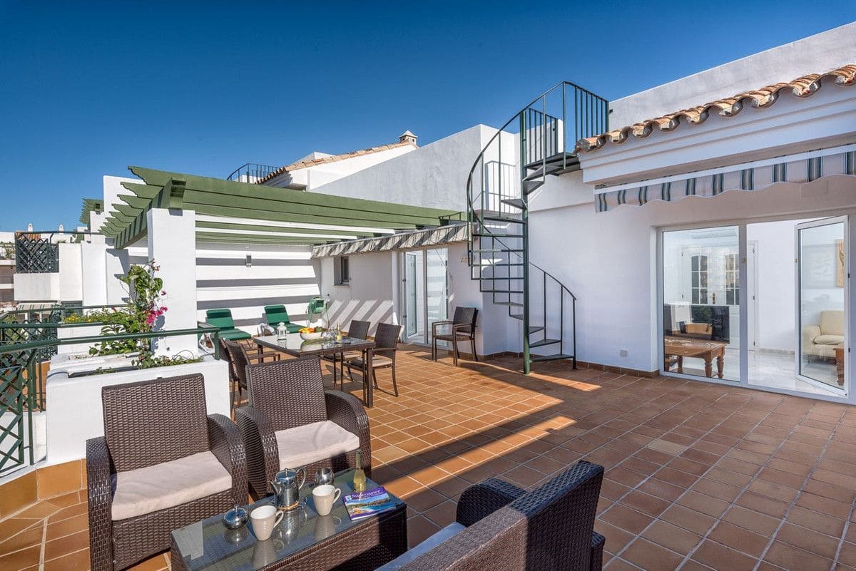 2 makuuhuone Kattohuoneisto myytävänä paikassa Mijas mukana uima-altaan 
autotalli - 989 000 € (Ref: 9274767)