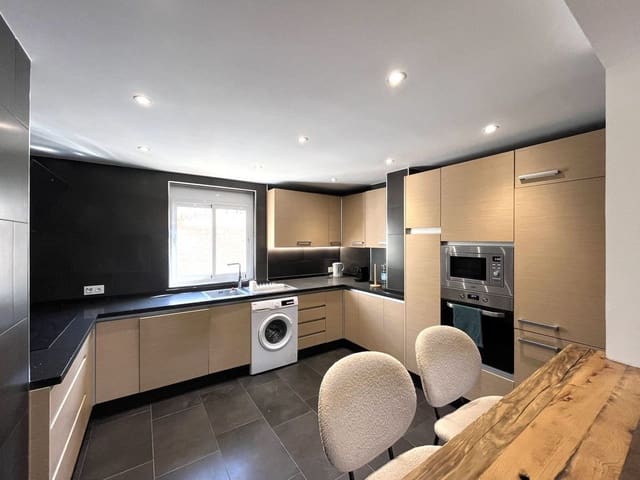 4 soverom Leilighet til salgs i Las Gaviotas  - Carvajal, Fuengirola med svømmebasseng garasje - € 690 000 (Ref: 9274769)