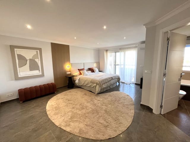 4 soverom Leilighet til salgs i Las Gaviotas  - Carvajal, Fuengirola med svømmebasseng garasje - € 690 000 (Ref: 9274769)