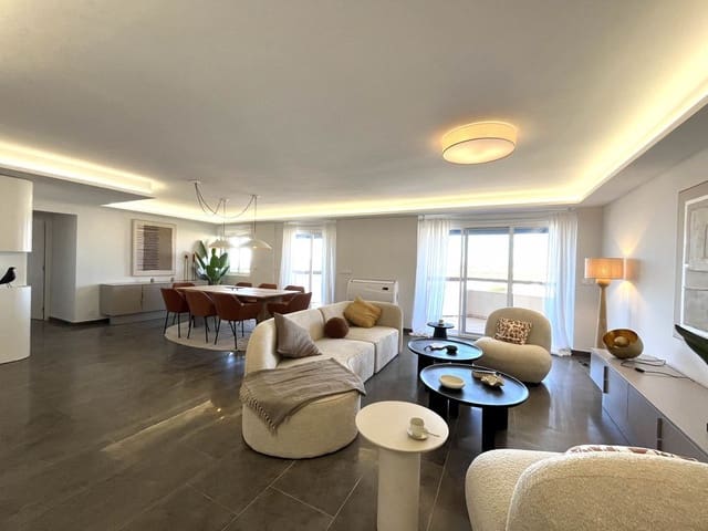 4 soverom Leilighet til salgs i Las Gaviotas  - Carvajal, Fuengirola med svømmebasseng garasje - € 690 000 (Ref: 9274769)