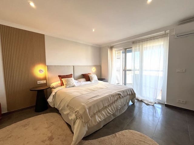 4 soverom Leilighet til salgs i Las Gaviotas  - Carvajal, Fuengirola med svømmebasseng garasje - € 690 000 (Ref: 9274769)