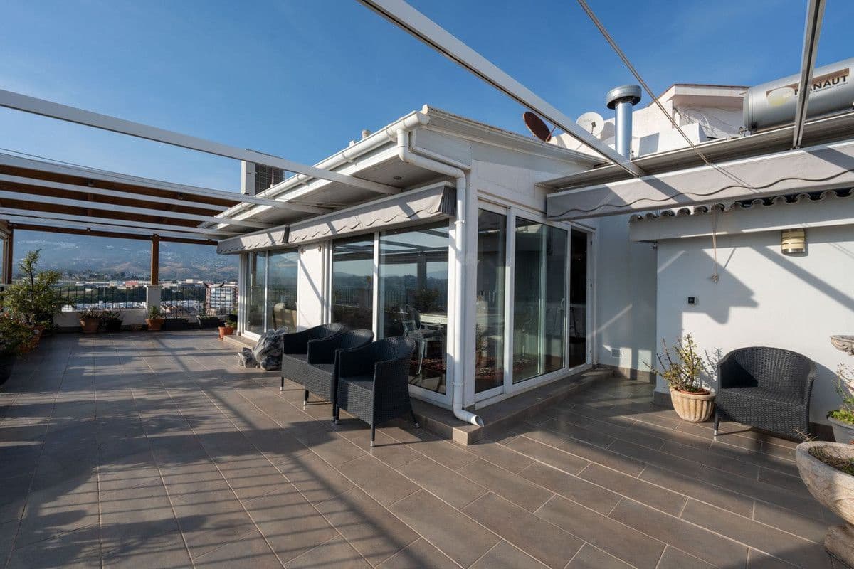 3 soverom Penthouse til salgs i Fuengirola med svømmebasseng garasje - € 1 250 000 (Ref: 9274772)