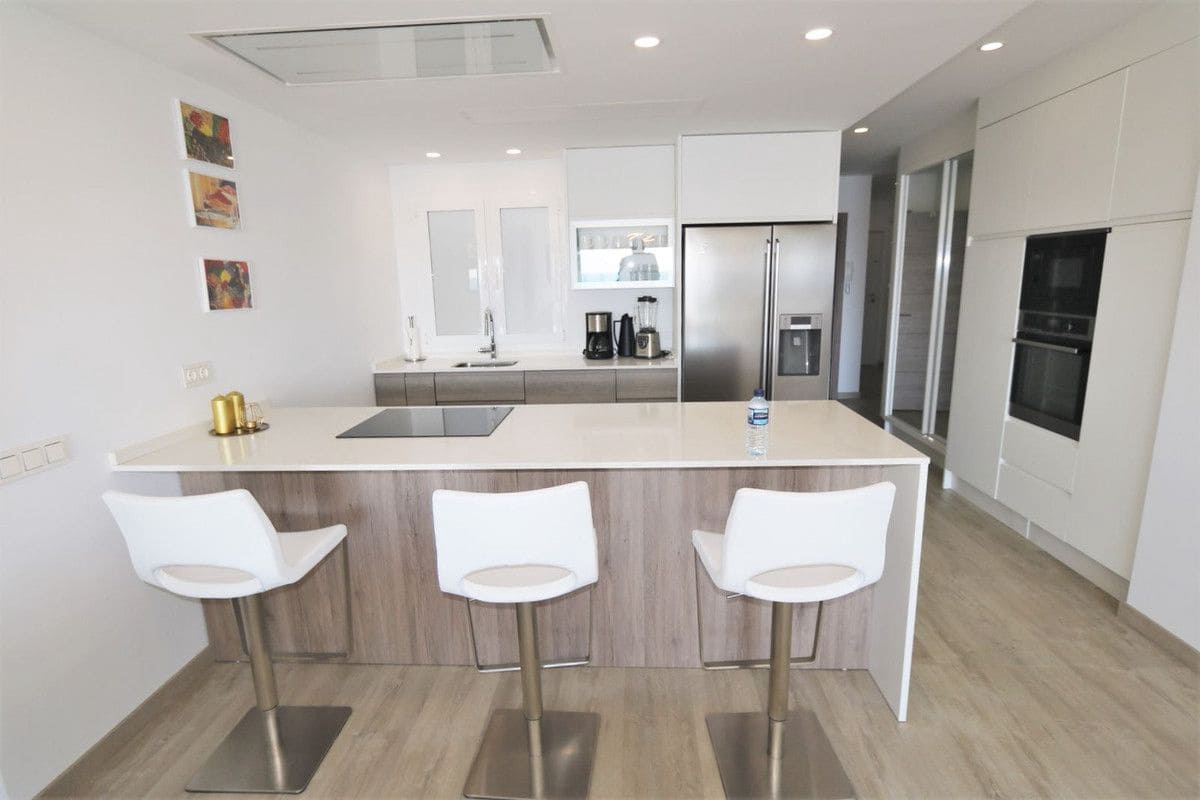 3 sypialnia Apartament na sprzedaż w Fuengirola z basenem garażem - 579 000 € (Ref: 9274793)