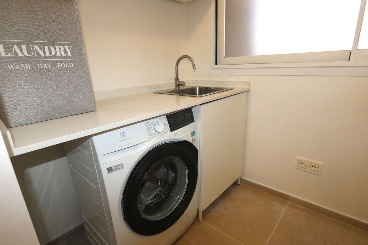 3 bedroom Apartment for sale in Fuengirola with pool garage - € 579,000 (Ref: 9274793)