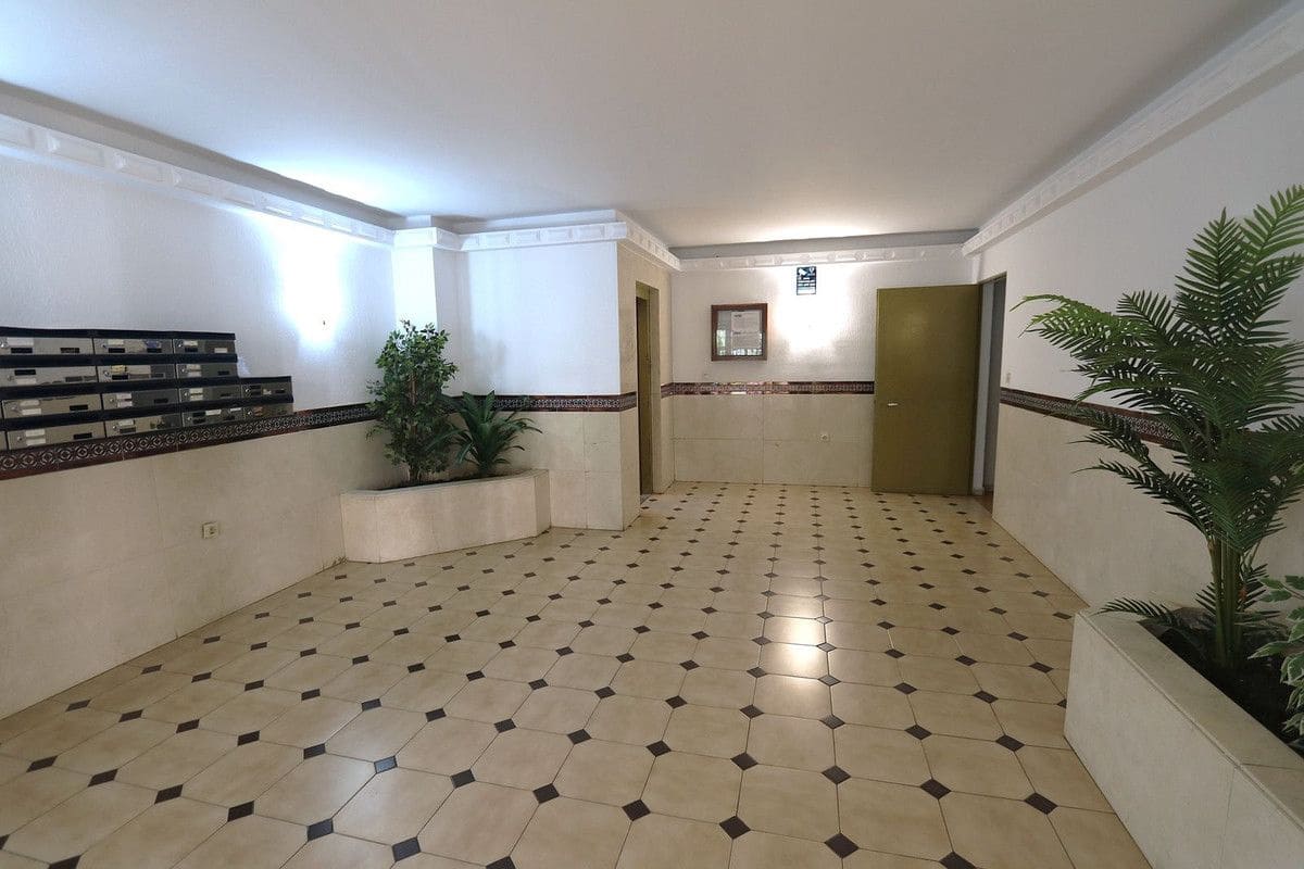 3 bedroom Apartment for sale in Fuengirola with pool garage - € 579,000 (Ref: 9274793)