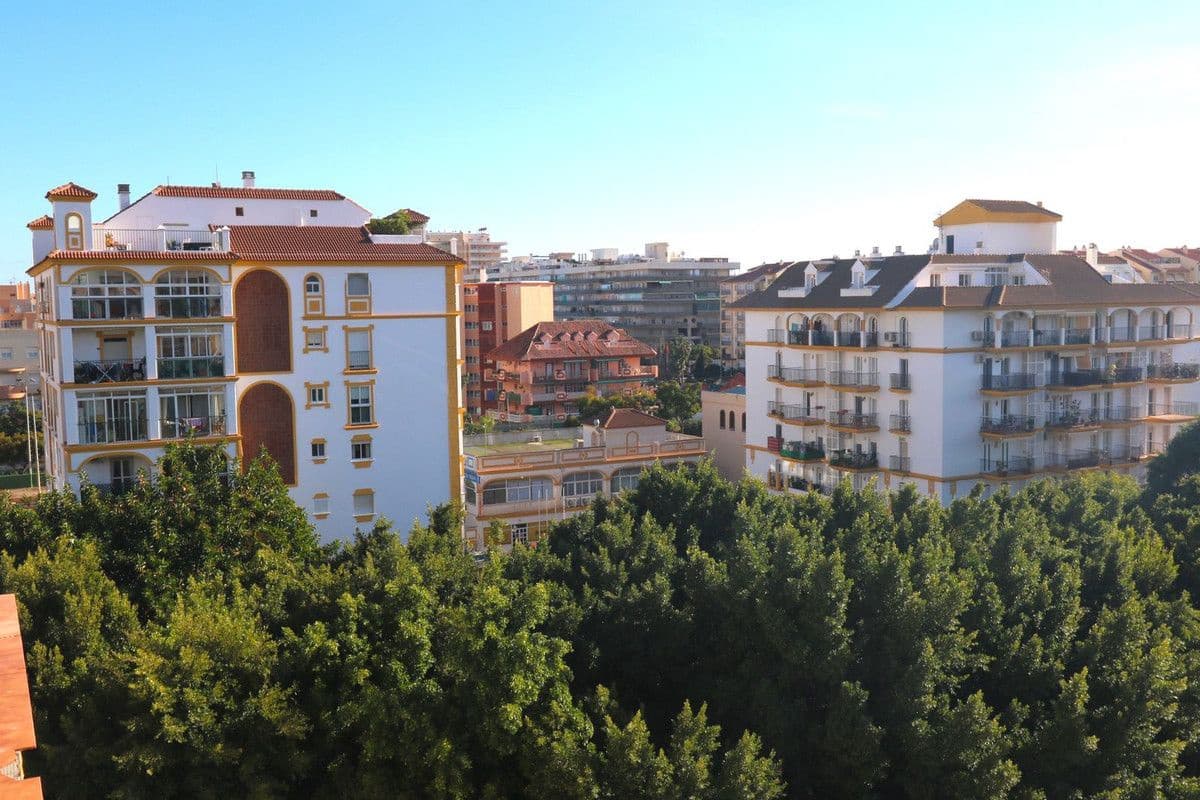 3 bedroom Apartment for sale in Fuengirola with pool garage - € 579,000 (Ref: 9274793)