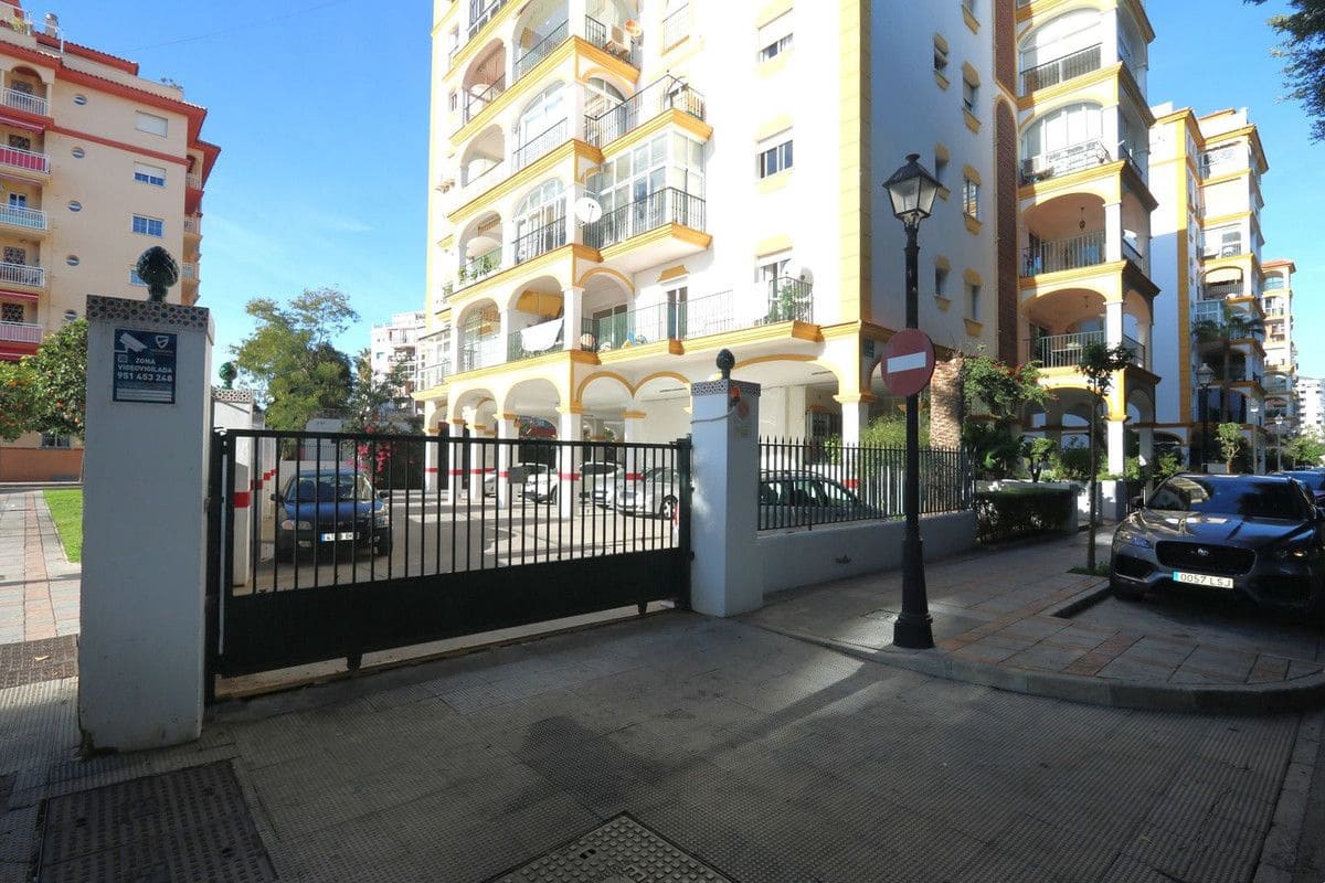 3 bedroom Apartment for sale in Fuengirola with pool garage - € 579,000 (Ref: 9274793)