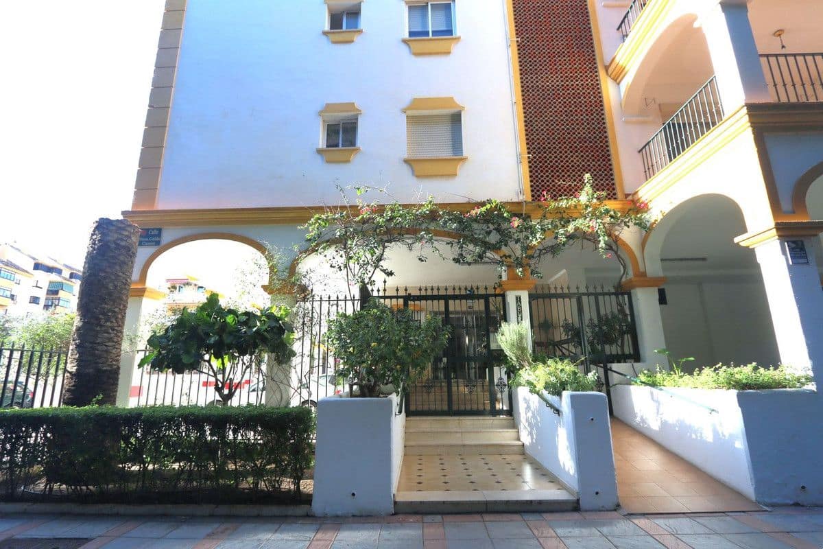 3 bedroom Apartment for sale in Fuengirola with pool garage - € 579,000 (Ref: 9274793)