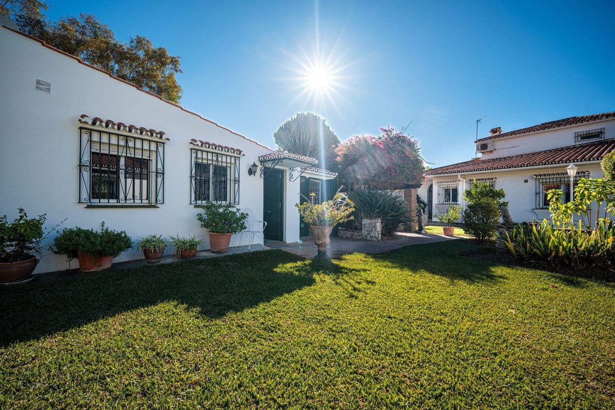 4 bedroom Villa for sale in Benalmadena with pool garage - € 1,190,000 (Ref: 9274799)