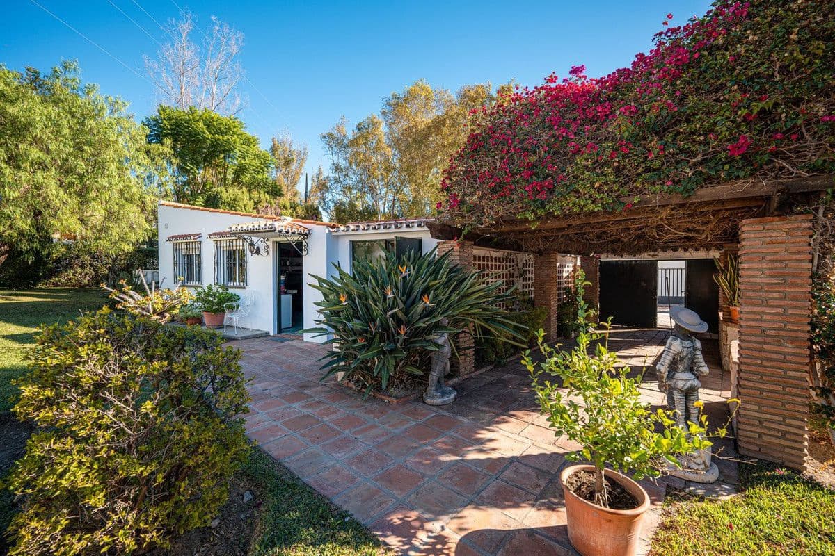 4 bedroom Villa for sale in Benalmadena with pool garage - € 1,190,000 (Ref: 9274799)