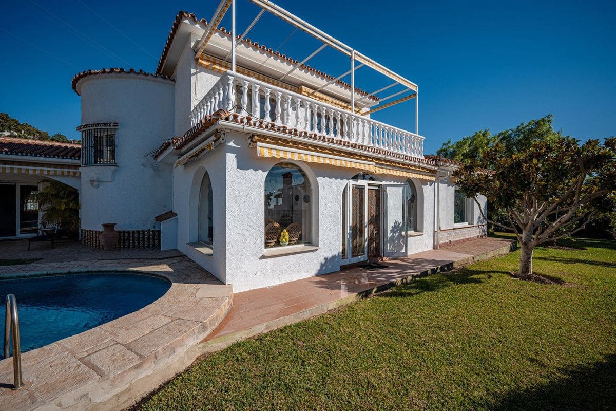 4 bedroom Villa for sale in Benalmadena with pool garage - € 1,190,000 (Ref: 9274799)