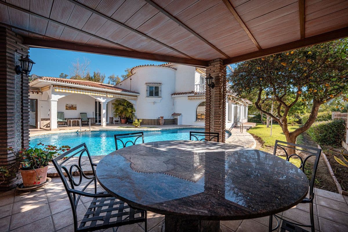 4 bedroom Villa for sale in Benalmadena with pool garage - € 1,190,000 (Ref: 9274799)