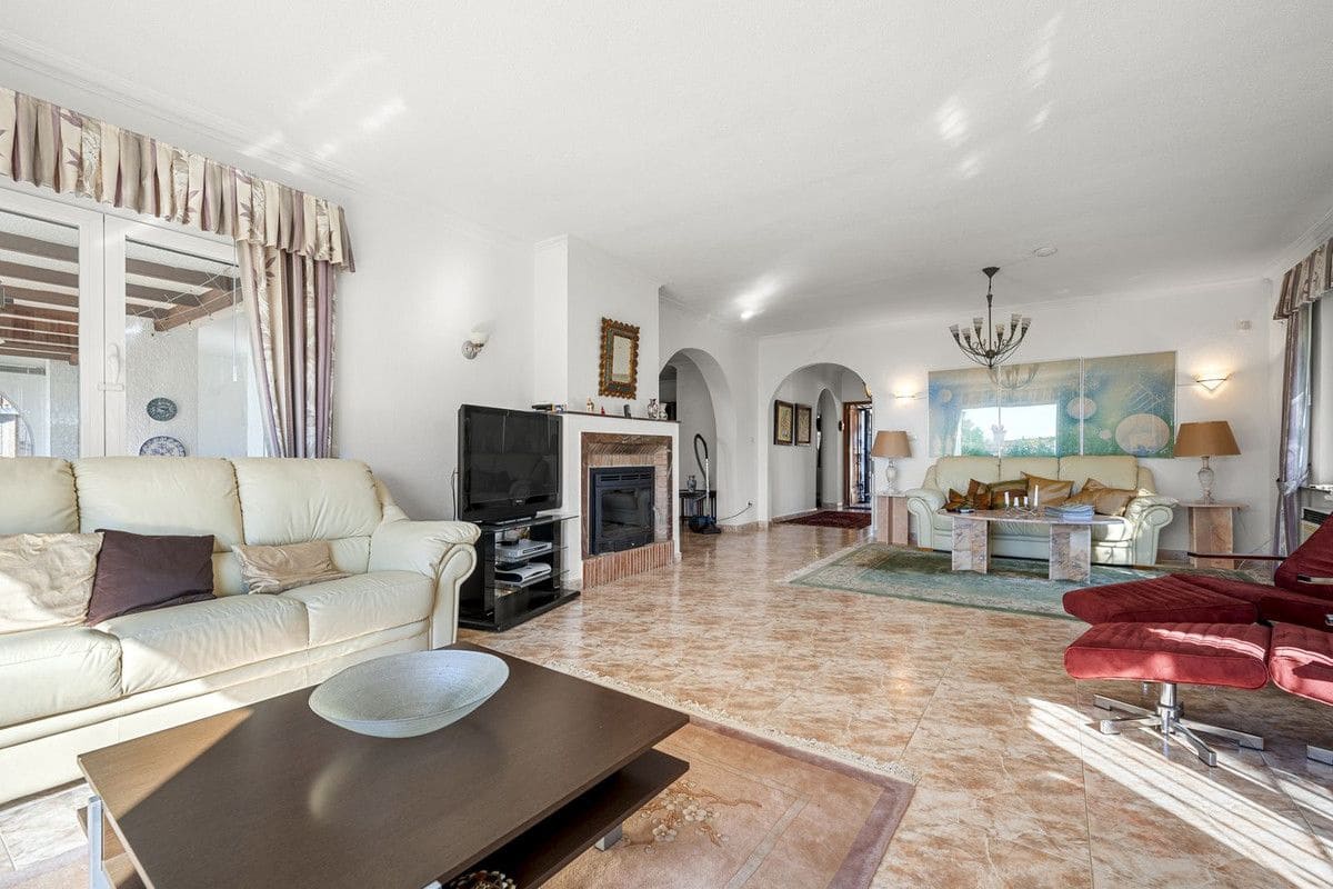 4 bedroom Villa for sale in Benalmadena with pool garage - € 1,190,000 (Ref: 9274799)
