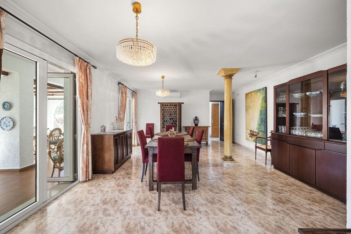 4 bedroom Villa for sale in Benalmadena with pool garage - € 1,190,000 (Ref: 9274799)