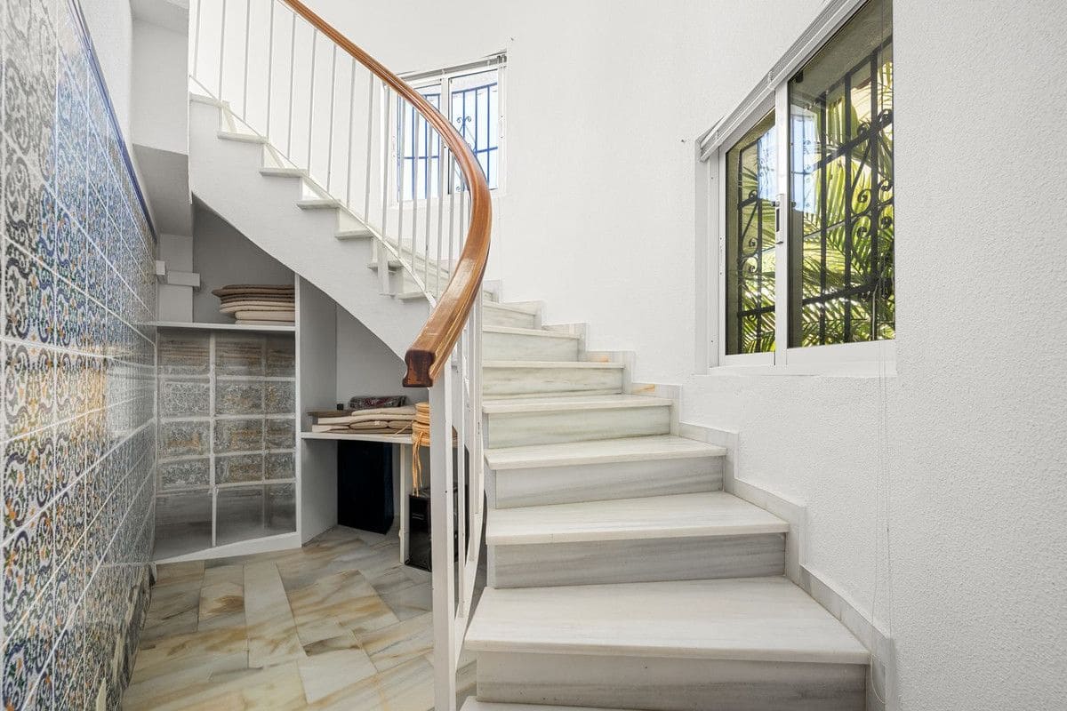 4 bedroom Villa for sale in Benalmadena with pool garage - € 1,190,000 (Ref: 9274799)