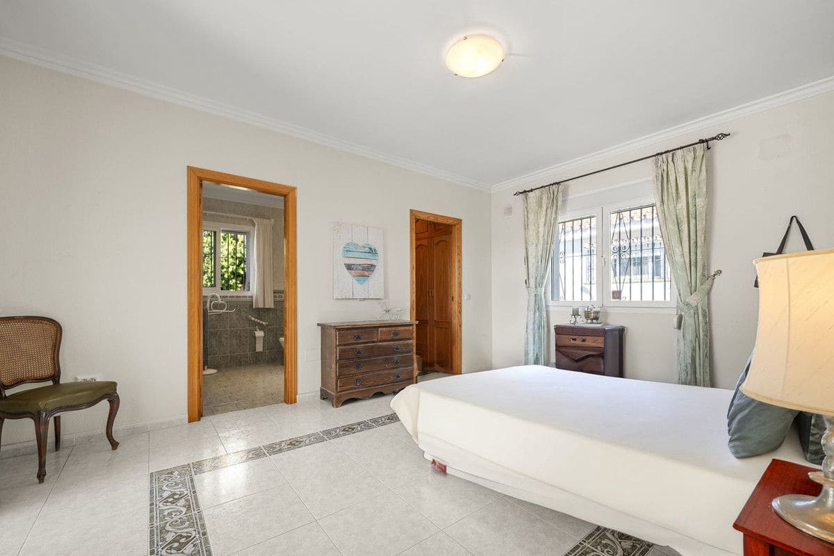 4 bedroom Villa for sale in Benalmadena with pool garage - € 1,190,000 (Ref: 9274799)