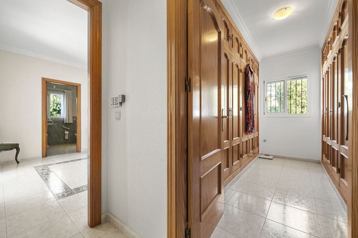 4 bedroom Villa for sale in Benalmadena with pool garage - € 1,190,000 (Ref: 9274799)