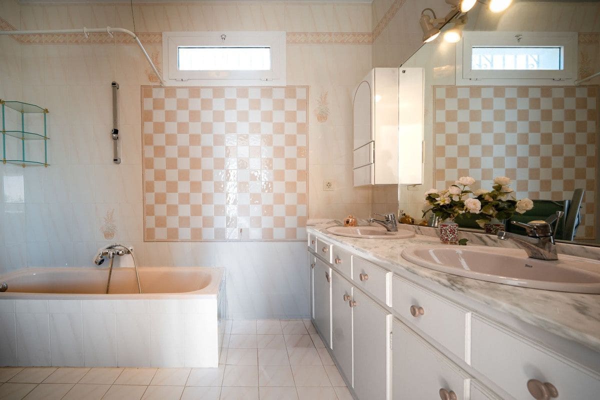 4 bedroom Villa for sale in Benalmadena with pool garage - € 1,190,000 (Ref: 9274799)