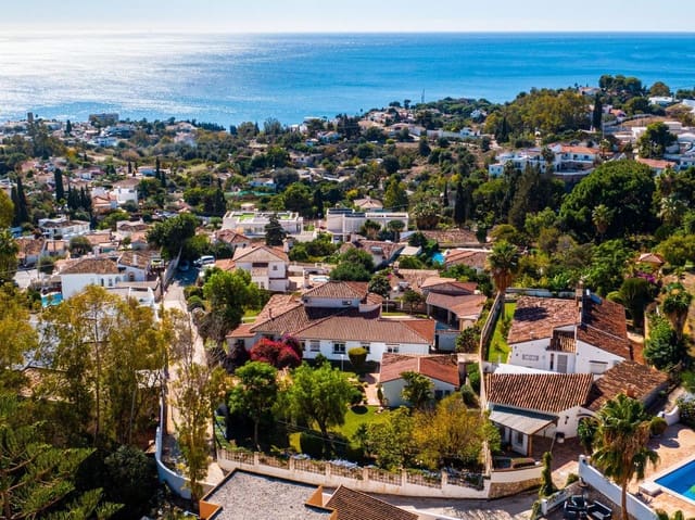 4 sypialnia Willa na sprzedaż w Arroyo de la Miel, Benalmádena z basenem garażem - 1 190 000 € (Ref: 9274799)